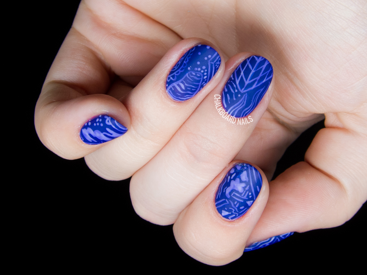 Line drawing nail art by @chalkboardnails