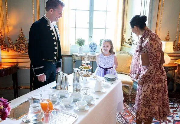 Crown Princess Victoria hosted 7-year-old Emilia from Skåne at the Royal Palace. Emilia, who suffers from a brain tumor