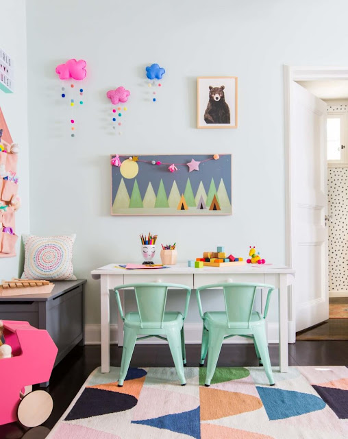 Emily Henderson Full Design Girls Playroom Whimsical Pink Playful 5 1024x1291 - Decorando un playroom segun Emily Henderson
