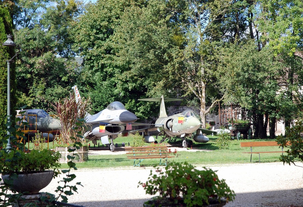 airplanes at Savigny-lès-Beaune 