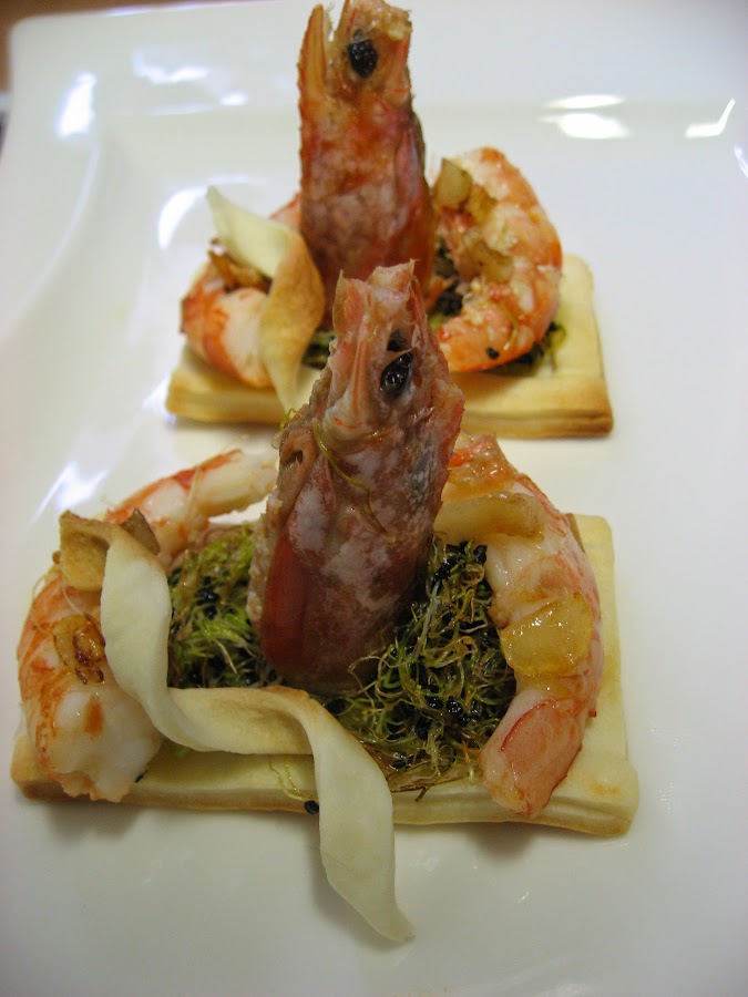 Gambas con cebolla caramelizada
