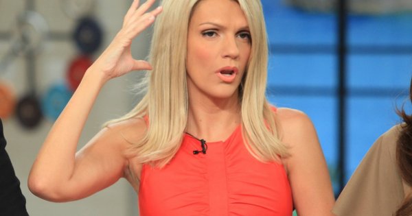 Δάκρυσε η Σάσα Σταμάτη: «Κανείς δεν ενδιαφέρεται για τους κατοίκους της Μάνδρας» (βίντεο) Δάκρυσε η Σάσα Σταμάτη: «Κανείς δεν ενδιαφέρεται για τους κατοίκους της Μάνδρας» (βίντεο)
