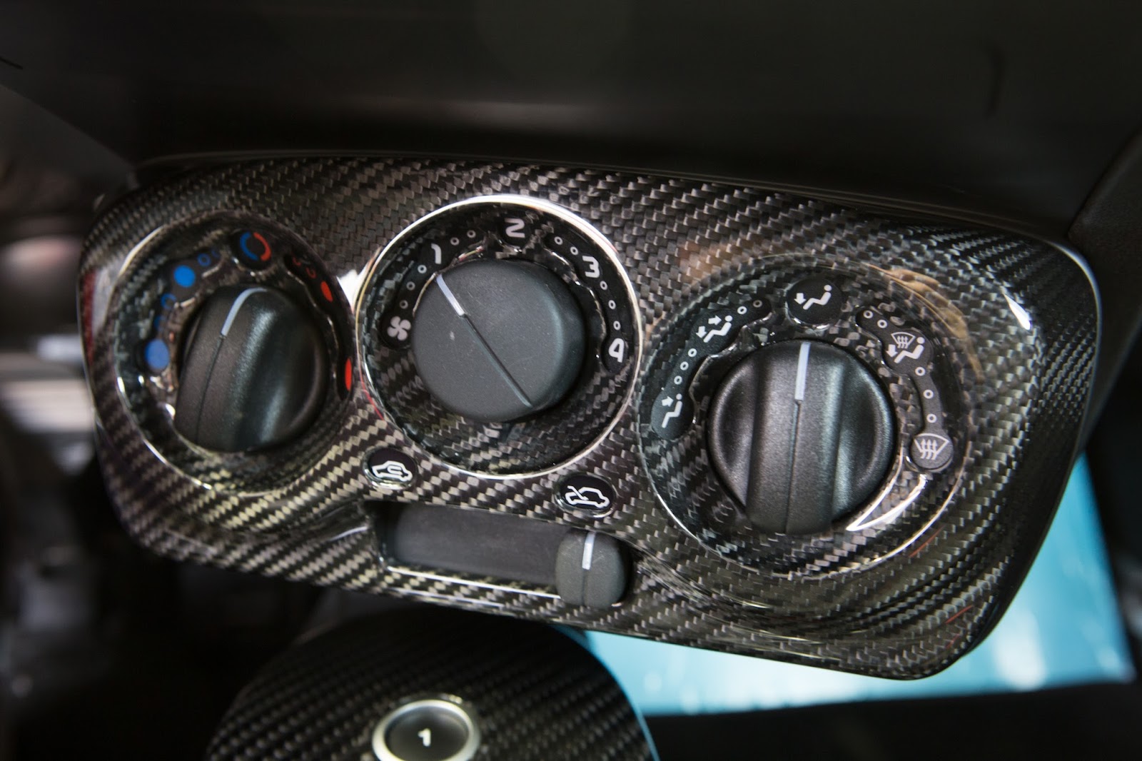 EVERGREEN Blog: KOSHI Alfa Romeo 4C Carbon Parts販売開始!!