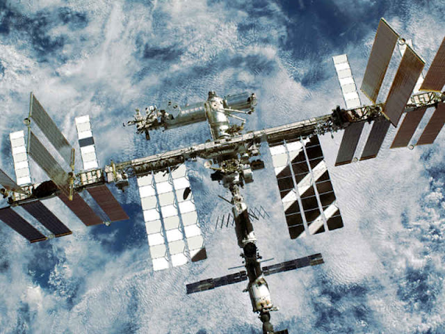 Roscosmos dan NASA Bahas Kebocoran Misterius di Stasiun Antariksa Internasional Roscosmos dan NASA Bahas Kebocoran Misterius di Stasiun Antariksa Internasional