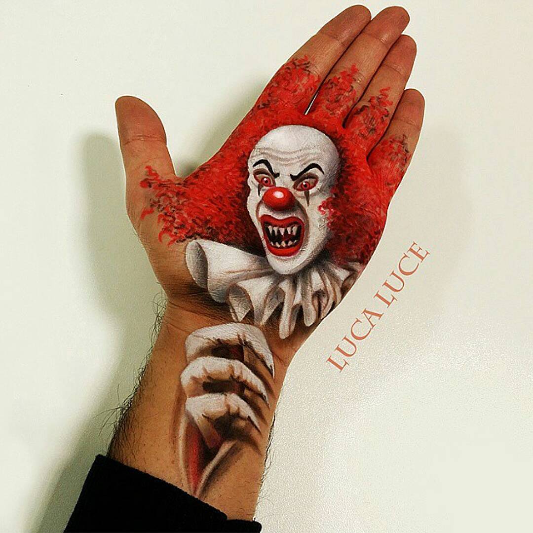 07-Horror-Clown-Luca-Luce-Body-Painting-with-3D-Hand-Drawings-www-designstack-co