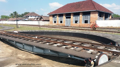 naik kereta wisata sejarah di museum kereta api ambarawa indonesia diesel uap traveling nurul sufitri mom lifestyle blogger