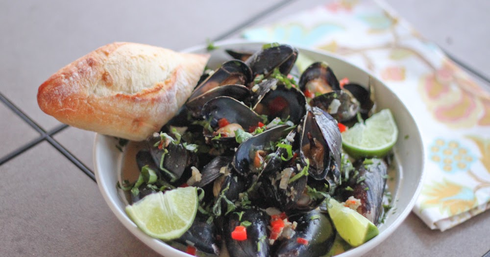 Coconut curry mussels