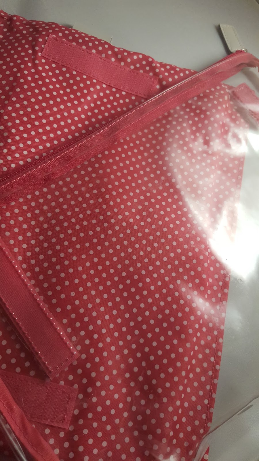 Victoria Green Polka Dot Hanging Toiletry Bag MUMMY TO THE MAX