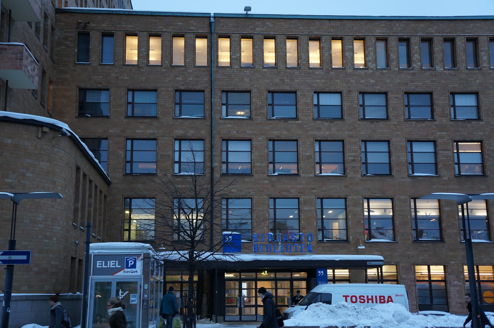 HelMetkirjastot himolukijan silmin Kirjasto 10