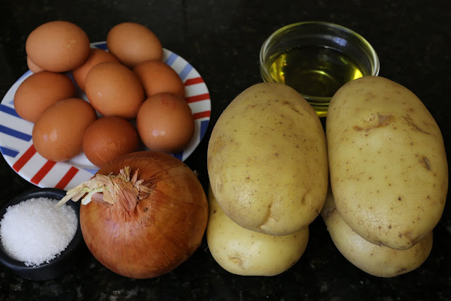 Ingredientes para tortilla de patatas y cebolla