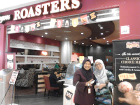 Pakcu makan Kenny Rogers Roasters di Jaya Shopping Centre Petaling Jaya Pakcu makan Kenny Rogers Roasters di Jaya Shopping Centre Petaling Jaya