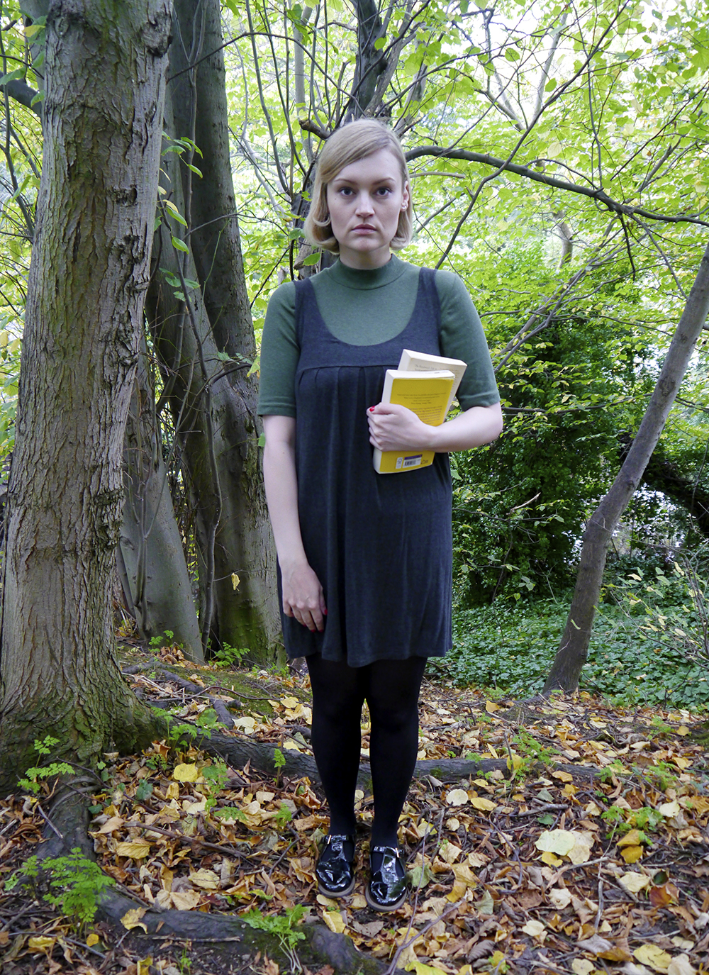 Misery Stephen King Halloween outfit inspiration UK blogger Wardrobe Conversations wears an outfit inspired by Annie Wilkes from Stephen King's Misery
