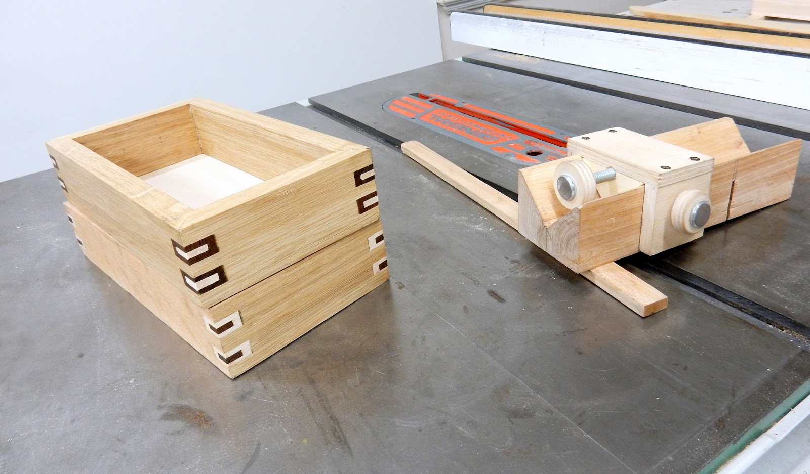 Jax Design Make a Simple Jig and Build Boxes with Decorative Splines