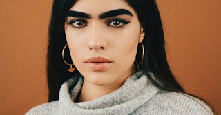 Sering Dibully Gara-gara Memiliki Alis Tebal, Wanita Ini Kini Jadi Model Sering Dibully Gara-gara Memiliki Alis Tebal, Wanita Ini Kini Jadi Model