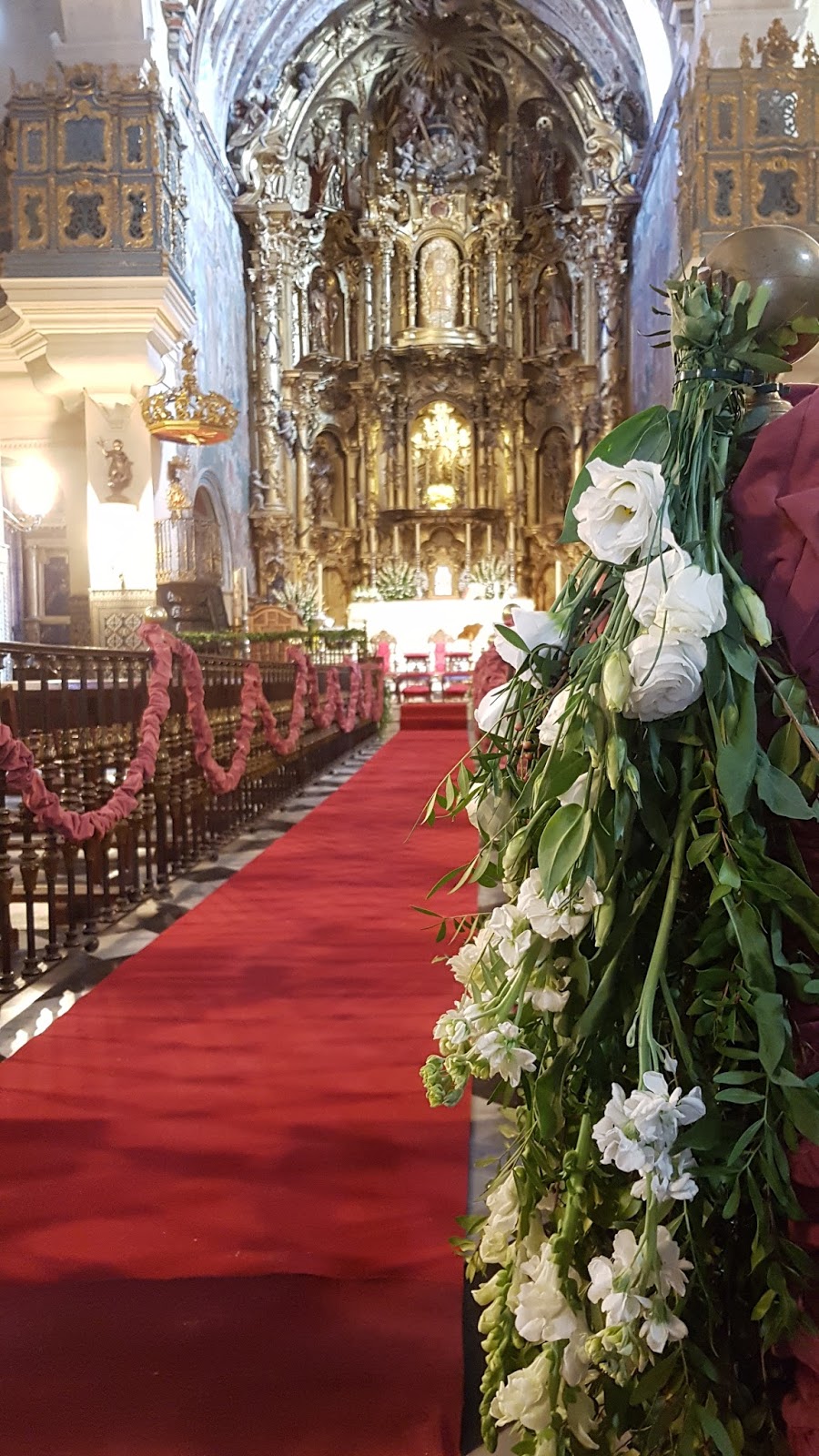 Decoración de Iglesia para boda con encanto. Fases para decorar una Iglesia.  - Cártamo Flores. Floristería. Decoración de Bodas y Eventos en Sevilla y  Cádiz.