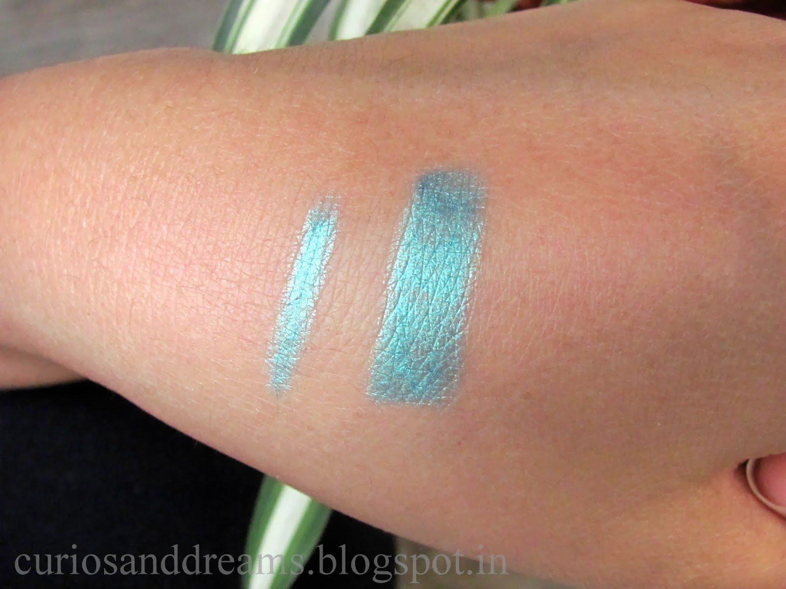 Maybelline Eye Studio Vivid and Smooth Liner Peacock Green Review