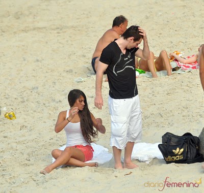 Football Wallpaper: Messi and Antonella Wallpapers - Lionel Messi