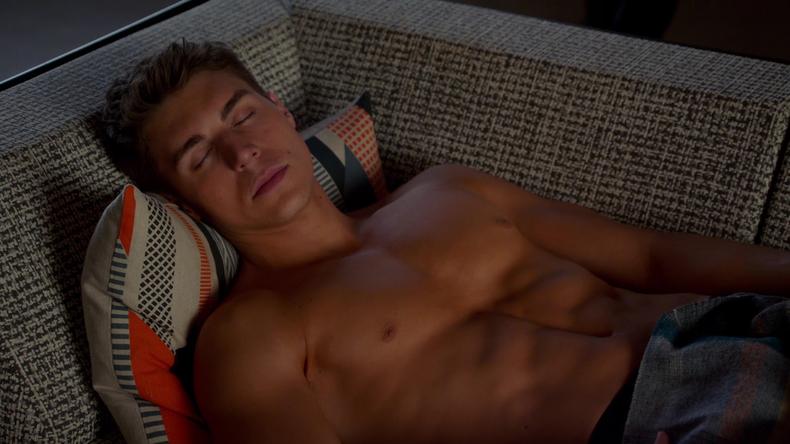 Nolan Gerard Funk shirtless in The Catch 2-06 "The Hard Drive" .