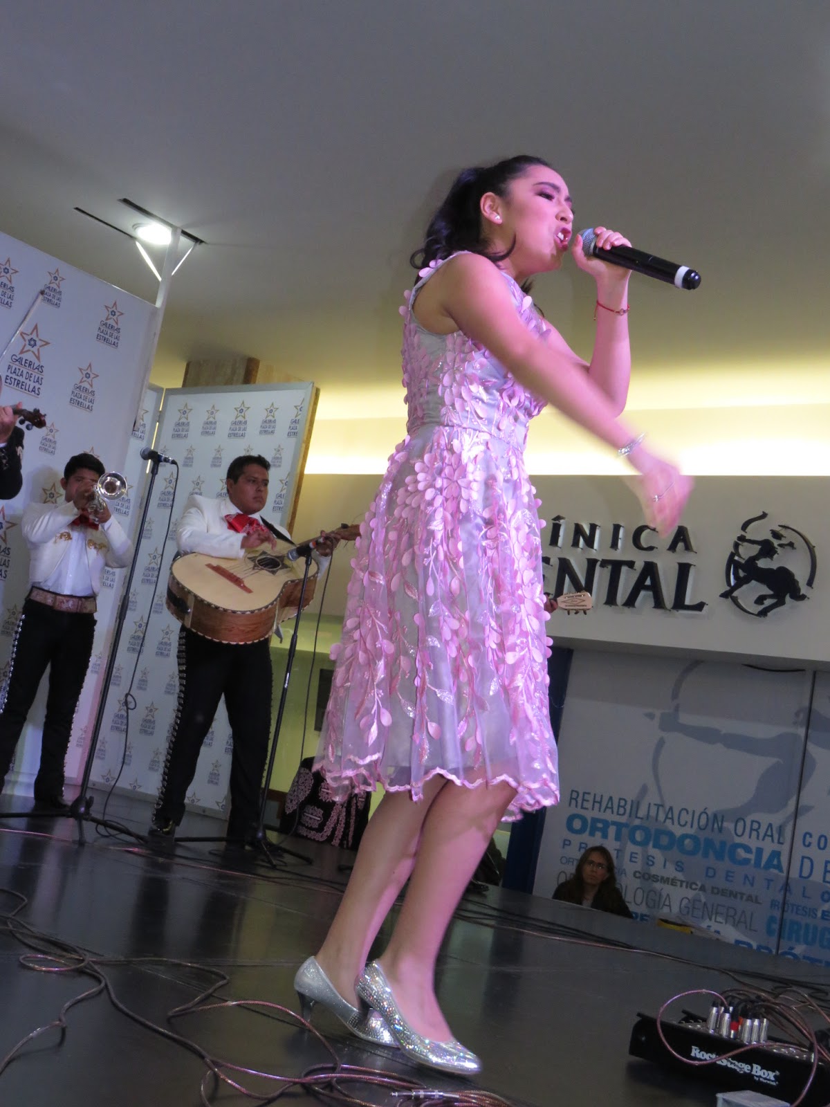 somoselespectador ANGELICA VARGAS CON CREDENCIALES DE EMBAJADORA