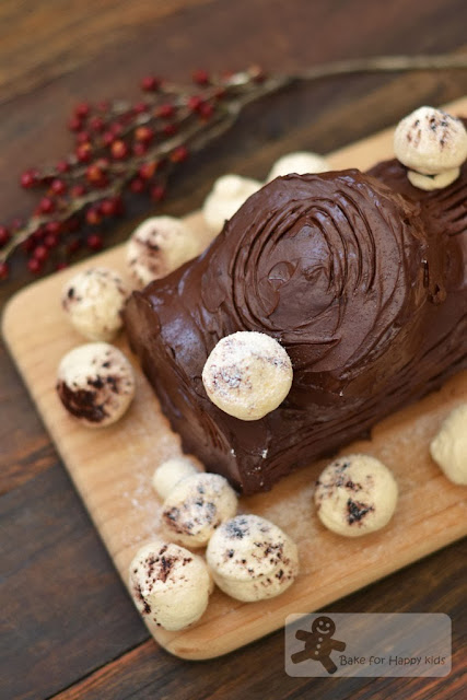 Bûche de Noël Christmas chocolate log cake