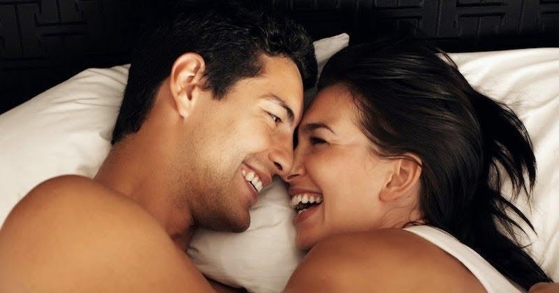 5 علامات تؤكد حب الزوج لزوجته في الفراش