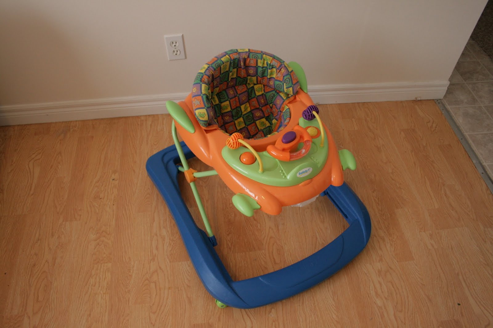 Home Sale - Relocation: Baby walker - Safety 1st