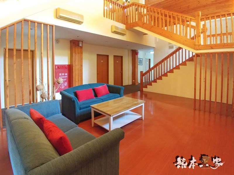 苗栗飛牛牧場親子住宿|牧場原墅家庭房|森林芬多精相伴的童趣屋