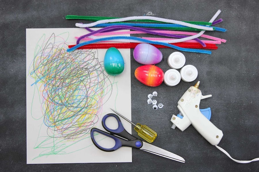 manualidad paso a paso para niños luciérnagas de plástico con luces lez diy