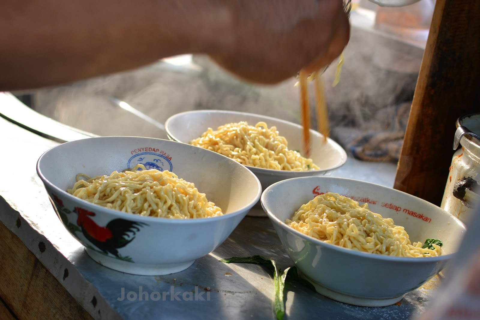 Mie Bakso 🇮🇩 Amazing Flavours & Colours of Jakarta Street Food |Tony