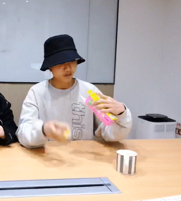 클레이하면서 성격 정반대로 나오는 한겸이랑 앤디 | 인스티즈