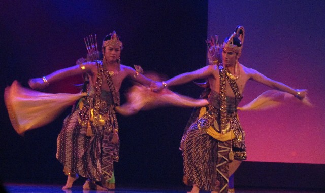 7 Pertunjukan Kesenian Tradisional Indonesia Yang Mendunia 7 Pertunjukan Kesenian Tradisional Indonesia Yang Mendunia