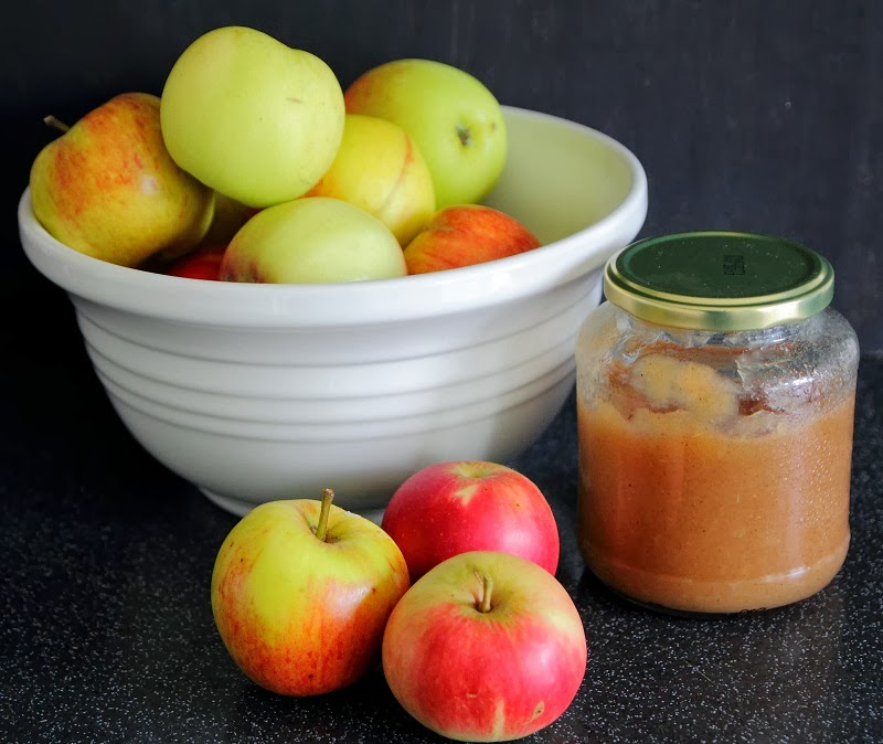 Low Fat Applesauce and Oat Muffins