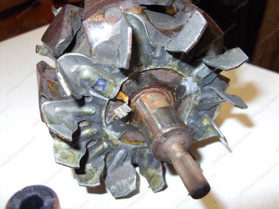 Ротор генератора  со снятым контактным кольцом