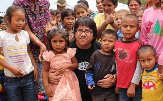 Roberto Orellana ayuda a niños pobres de Honduras