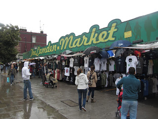 Mercado de Camden Town, situado en un barrio de Londres, famoso por albergar puestos de variedad y extravagancia.