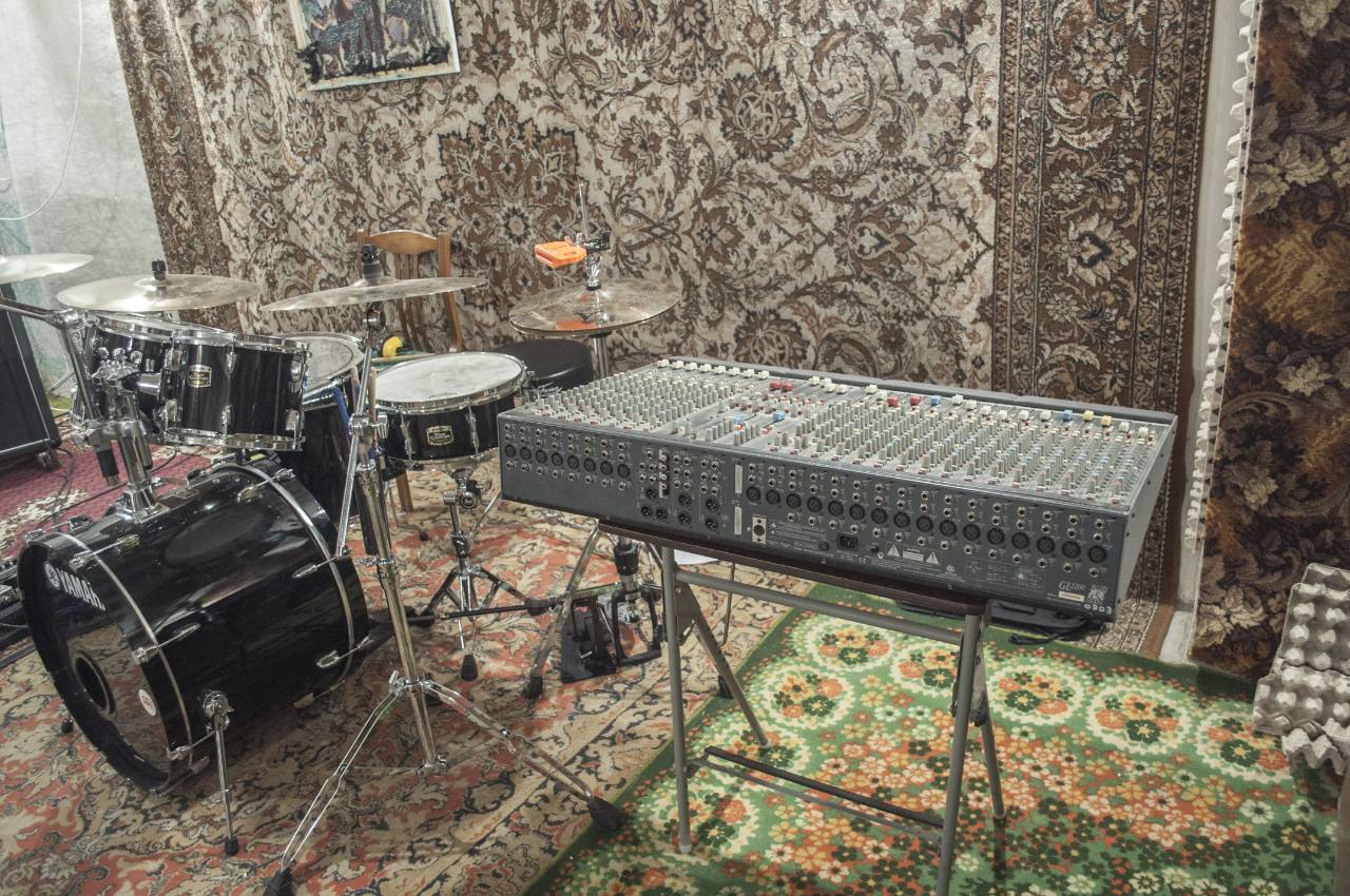 Infrequent Sound [sex.tex] technology: Allen & Heath GL 2200 (GL2200