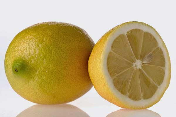 Agua limon bicarbonato y aceite de oliva