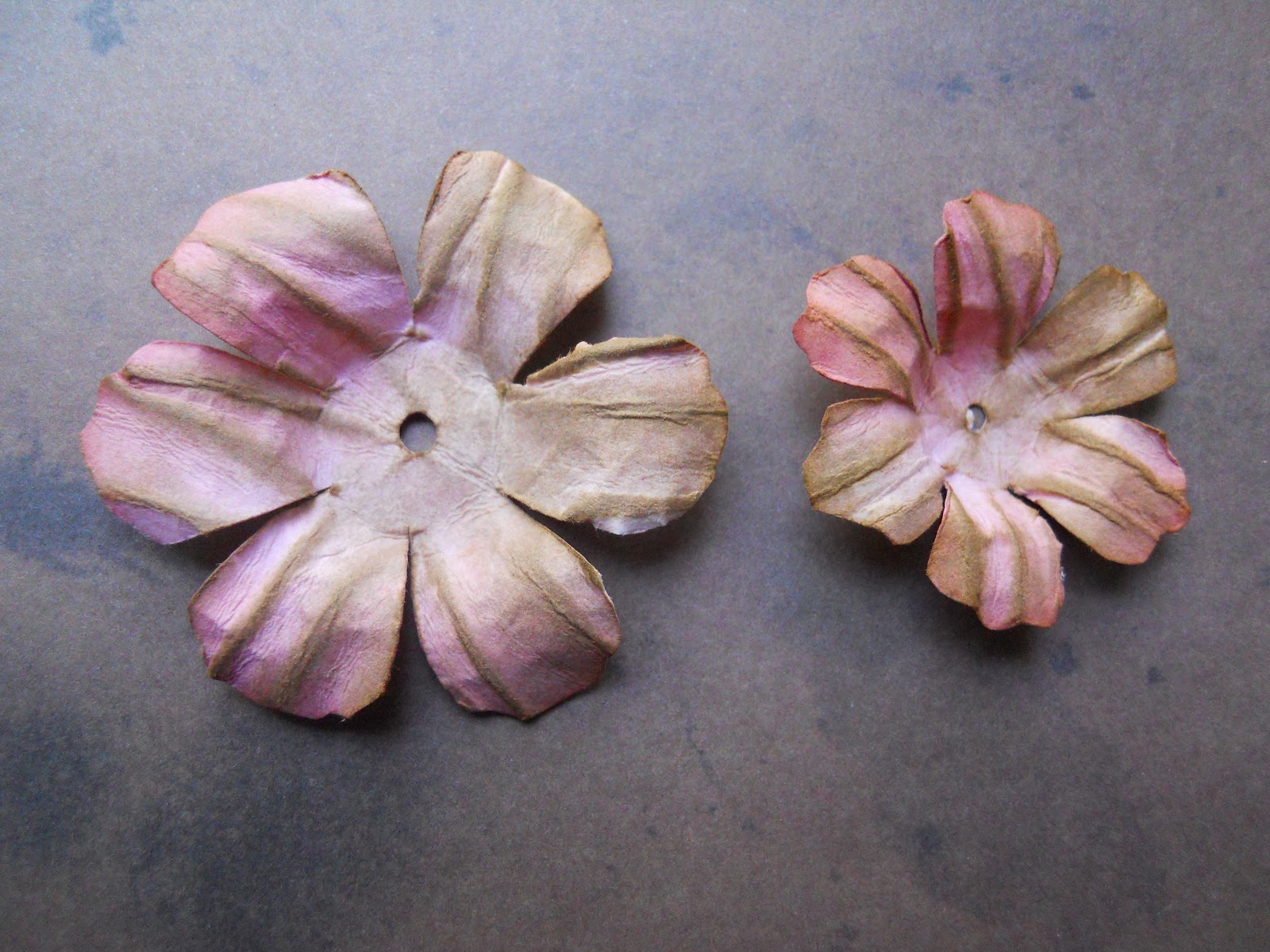 Drea's Scraps of Inspiration Pinkish Pleated Flower Tutorial