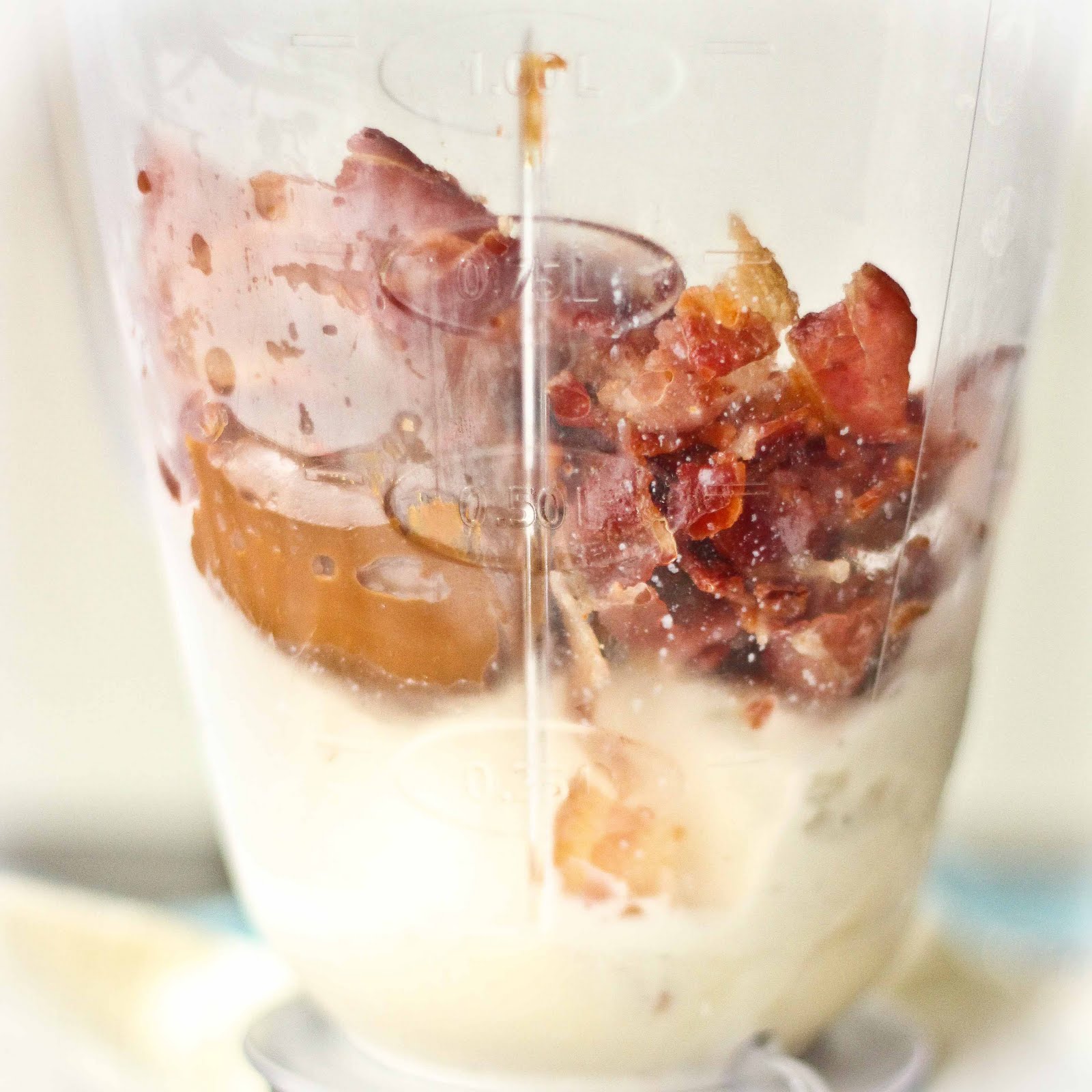 http://2.bp.blogspot.com/-JNNu1RDwijg/Ty_DZzT7XCI/AAAAAAAAHos/wt18Uxn9W9E/s1600/Bacon+Milkshake.jpg