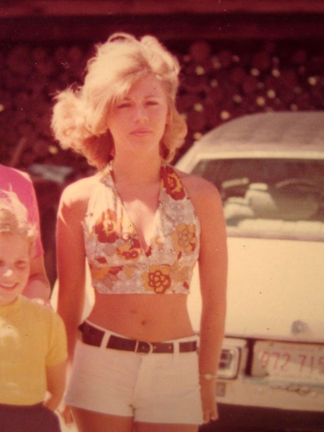 55 Cool Snaps Of Blonde Moms From Between The 1950s And 1970s When They Were Young ~ Vintage 