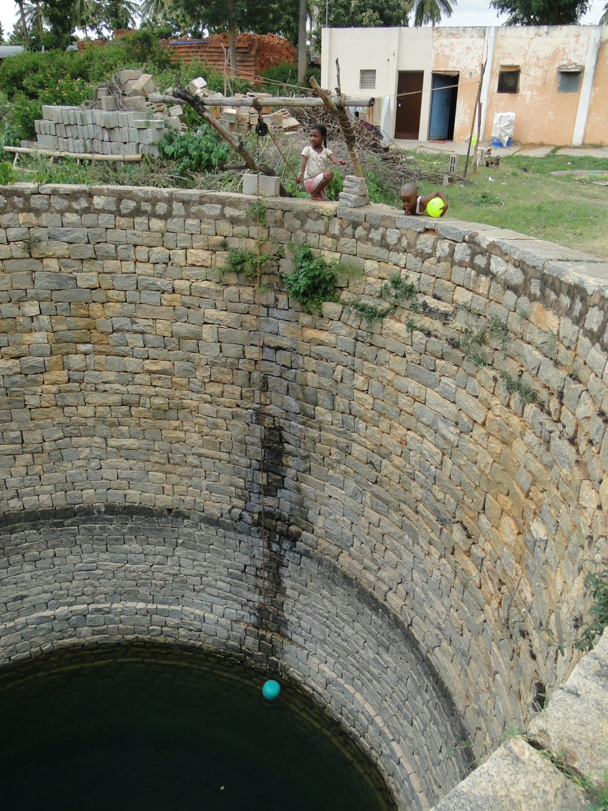 Do lakes actually recharge ground water ? and by how much ? Biome Environmental Trust