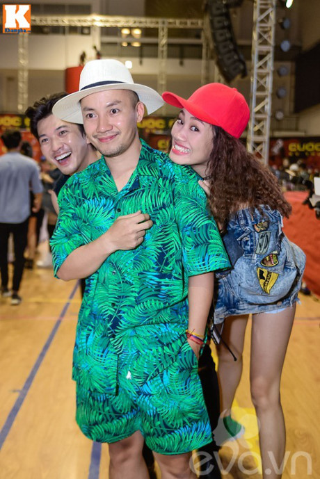 Huong Giang Idol vang mat, Tien Dat choi troi voi 