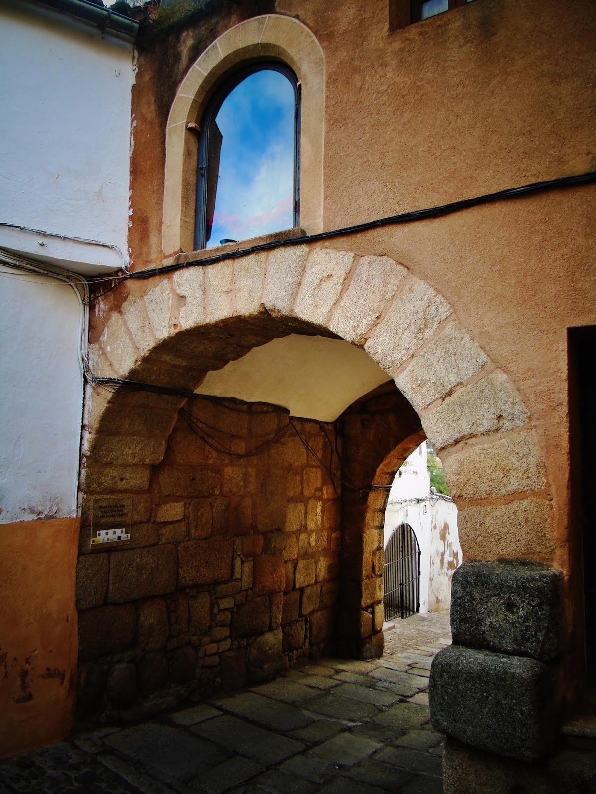 ARCOS CON HORNACINA I EL ARCO DEL CRISTO