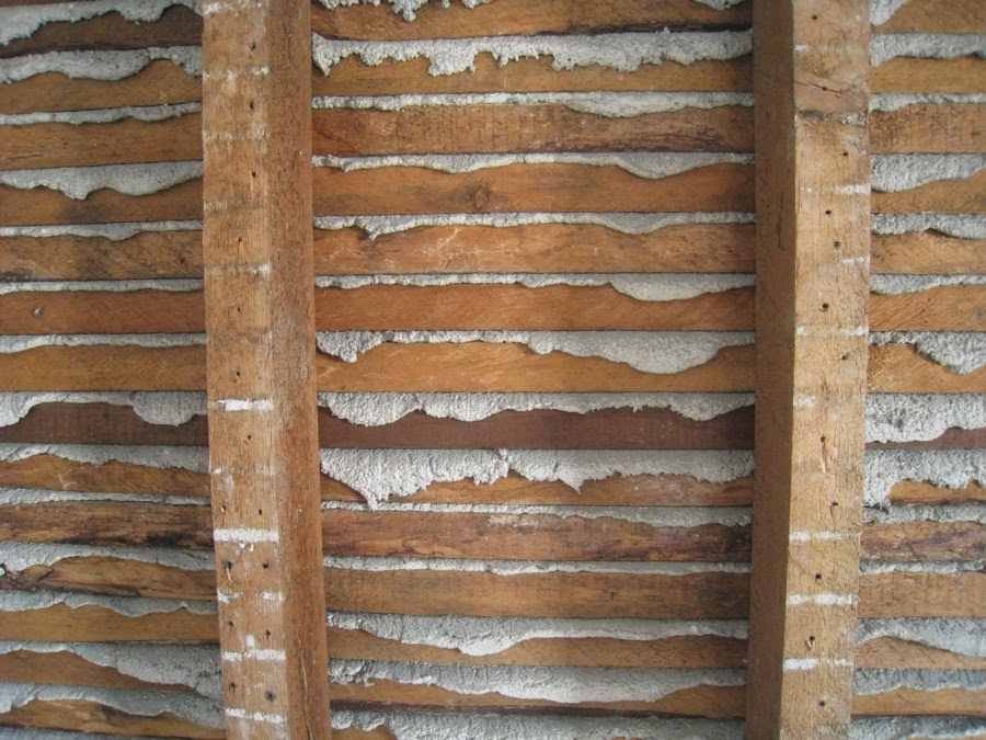 Plaster and lath walls old house - isserain