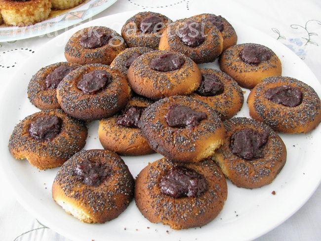 Kızılcık marmelatlı mavi haşhaşlı kurabiye