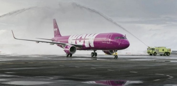 Empresa aérea terá avião rosa batizado de 'GAY' na rota para São Francisco Empresa aérea terá avião rosa batizado de 'GAY' na rota para São Francisco