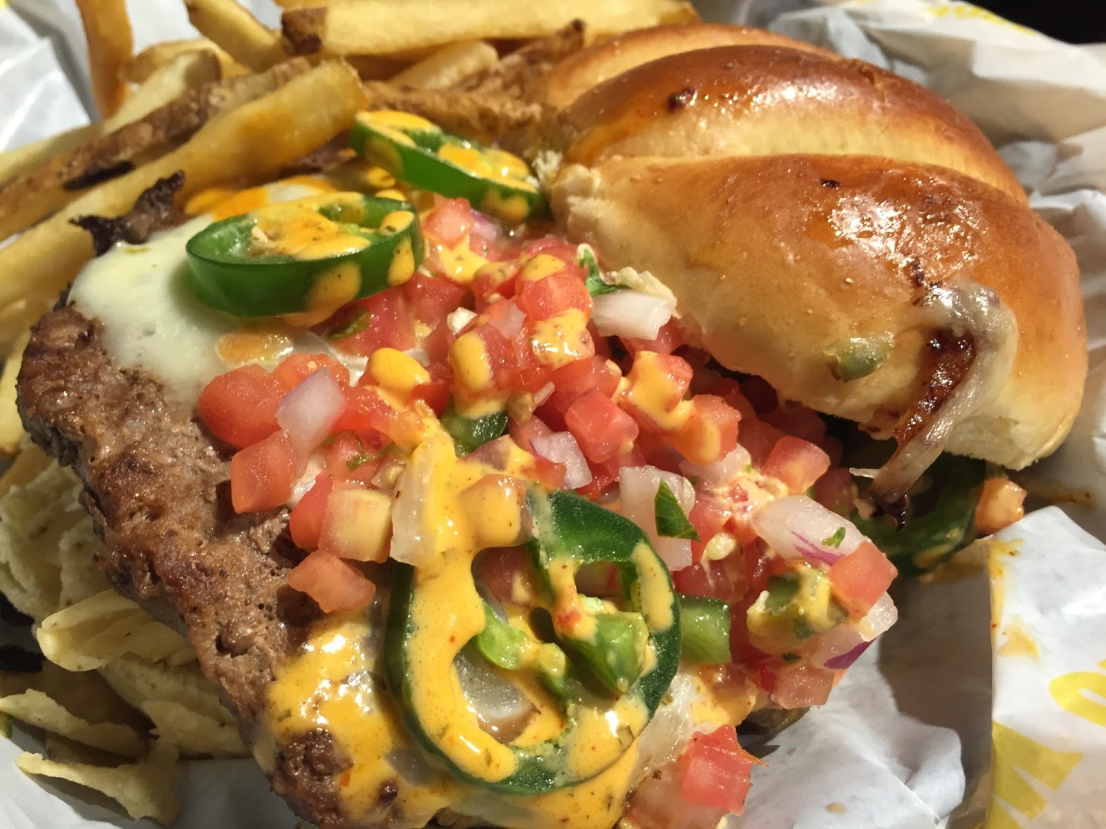 Screamin' Nacho Burger From Buffalo Wild Wings / バッファローワイルドウィングスのスクリーミン