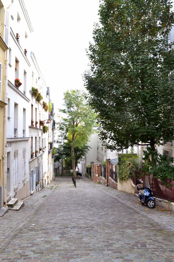 Art et glam La rue du Chevalier de La Barre, Paris 18e, une rue de la butte Montmartre