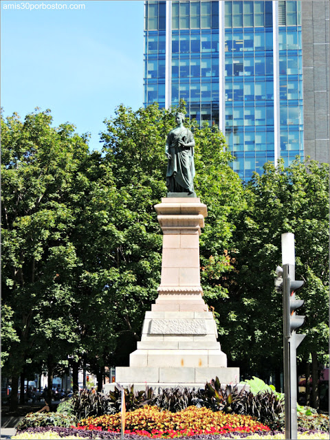 Victoria Square en Montreal: Monumento a la Reina Victoria Victoria Square en Montreal: Monumento a la Reina Victoria
