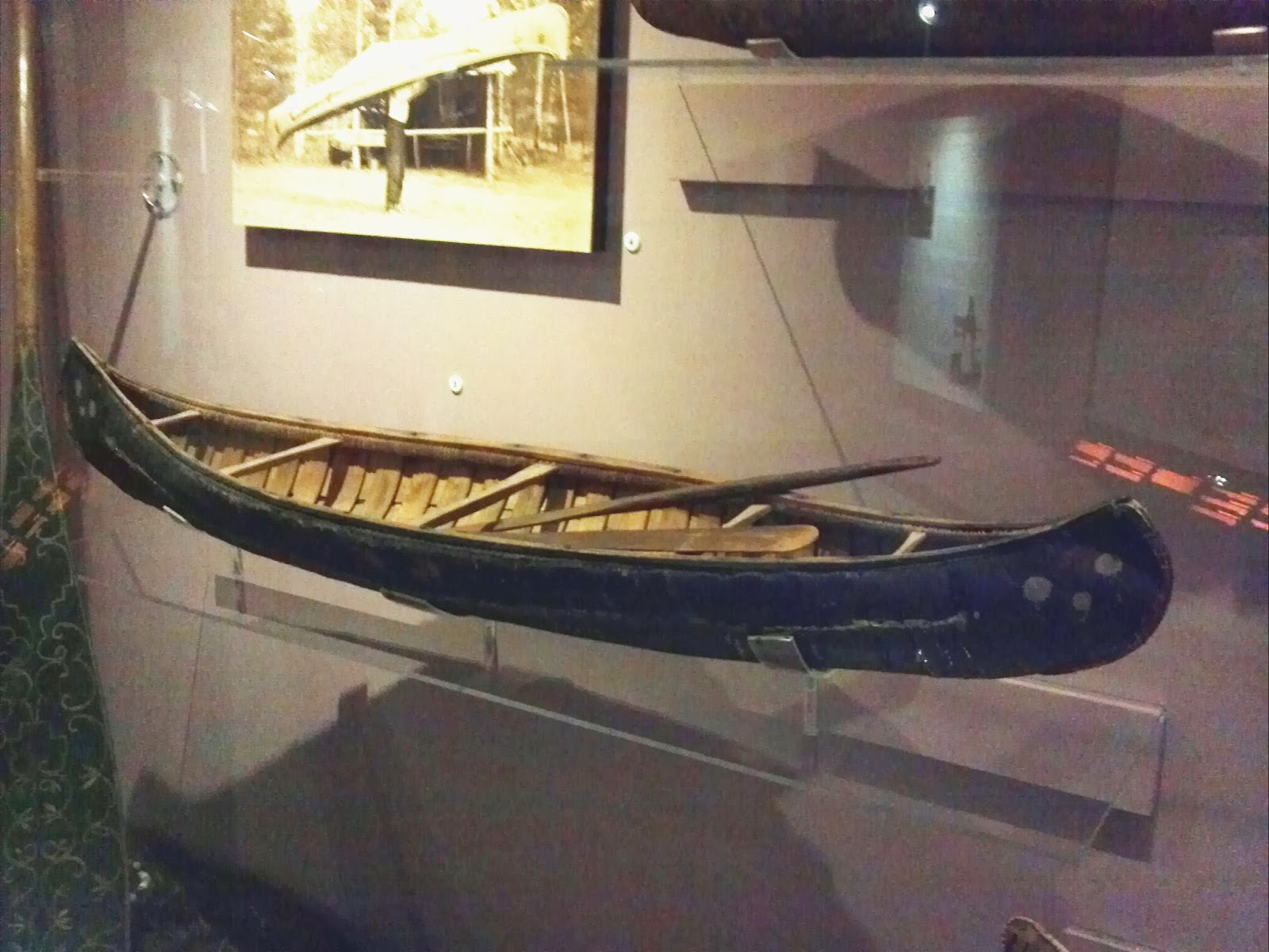 Montagnais crooked canoe model